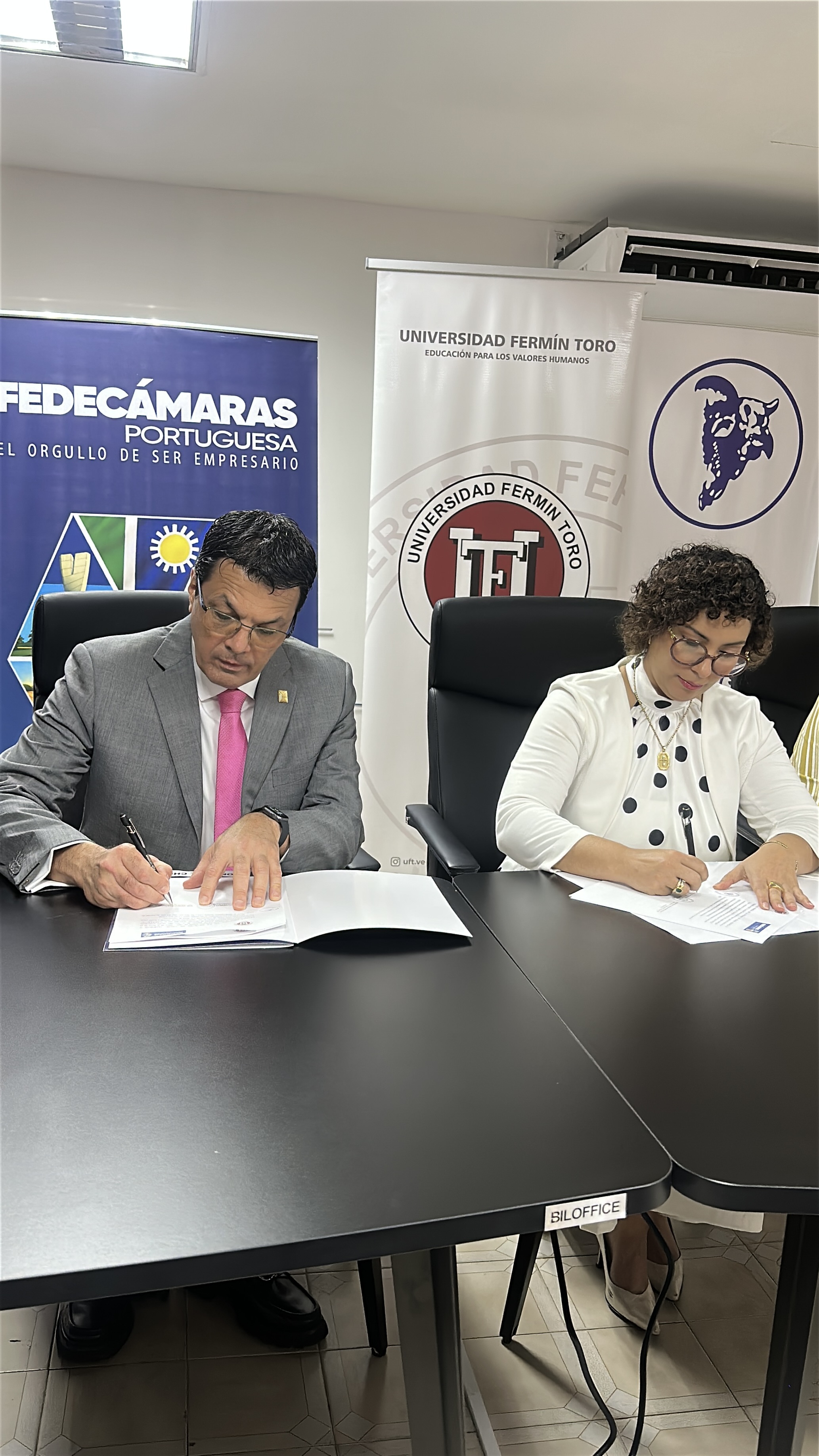 Estudiantes en el nuevo laboratorio